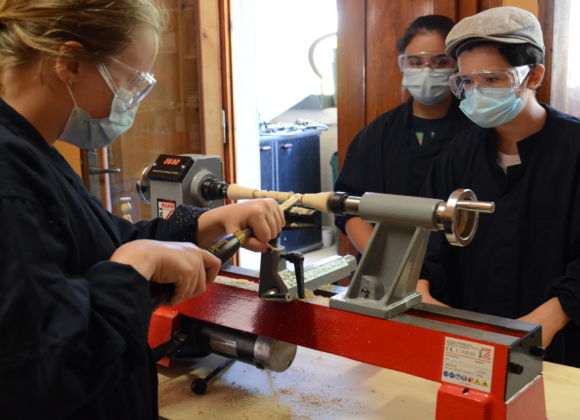 Centro Estivo 2021 – Il laboratorio di tornitura del legno