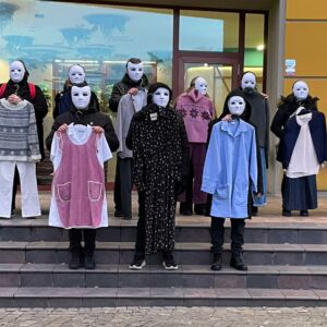 PHOTO-2025-11-24-10-16-46 “Com’eri vestita?”: il flash mob a Quarrata per dire no alla violenza sulle donne!