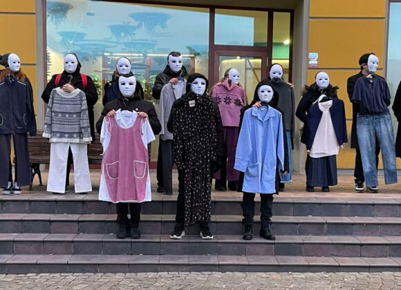 “Com’eri vestita?”: il flash mob a Quarrata per dire no alla violenza sulle donne!