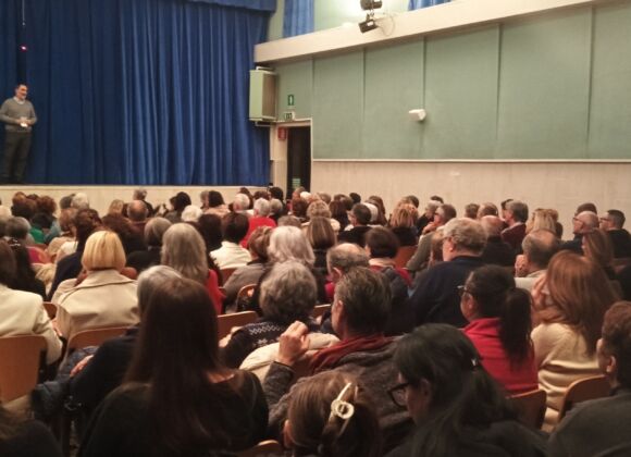 Oltre 150 persone a teatro per sostenere il Pozzo di Giacobbe