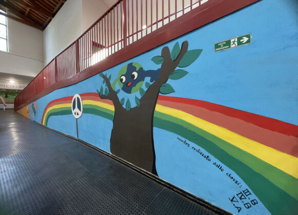 “Se ognuno fa qualcosa, allora si può fare molto” – Il murale della legalità alla primaria Don Puglisi